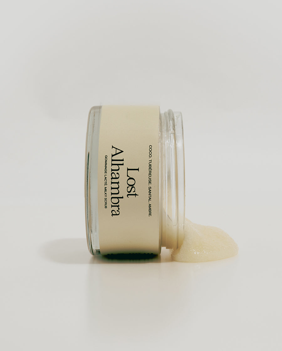 Gommage parfumé pour le corps Lost Alhambra de chez Refeel Naturals